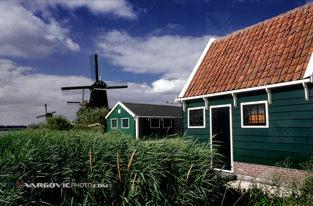 Tyipical Holland's colors in Zaanse Schanse in Northern Holland